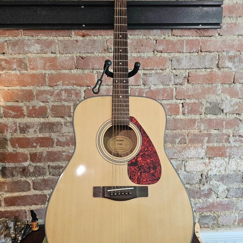 Yamaha F335 Dreadnought Acoustic Guitar 2010s - Natural image 1