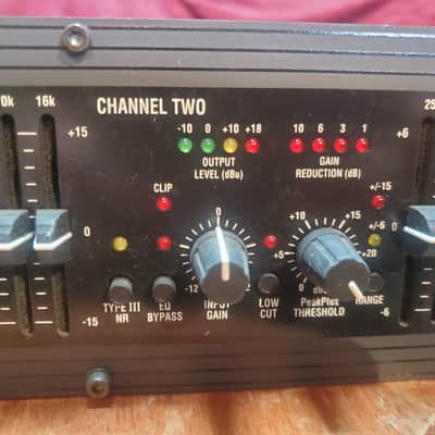 dbx 2215 Dual Channel 15-Band EQ/Limiter with Type III Noise Reduction 2010s - Black image 7