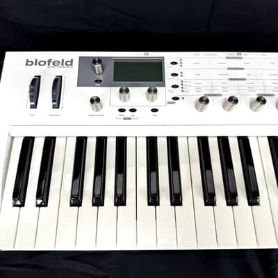 Waldorf Blofeld 49-Key Synthesizer (Classic White) – Mint w/ Box, Manual, PSU, Gator GKB-49 Bag & Pre-Installed Banks image 9