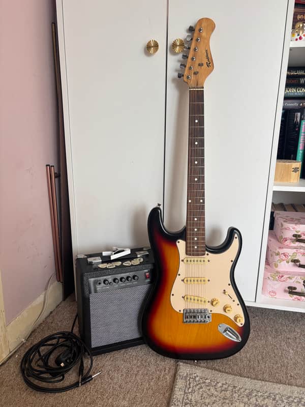 Rockburn ST Electric Guitar & Antiquity ATG-10 Amp Bundle - Very Good Condition