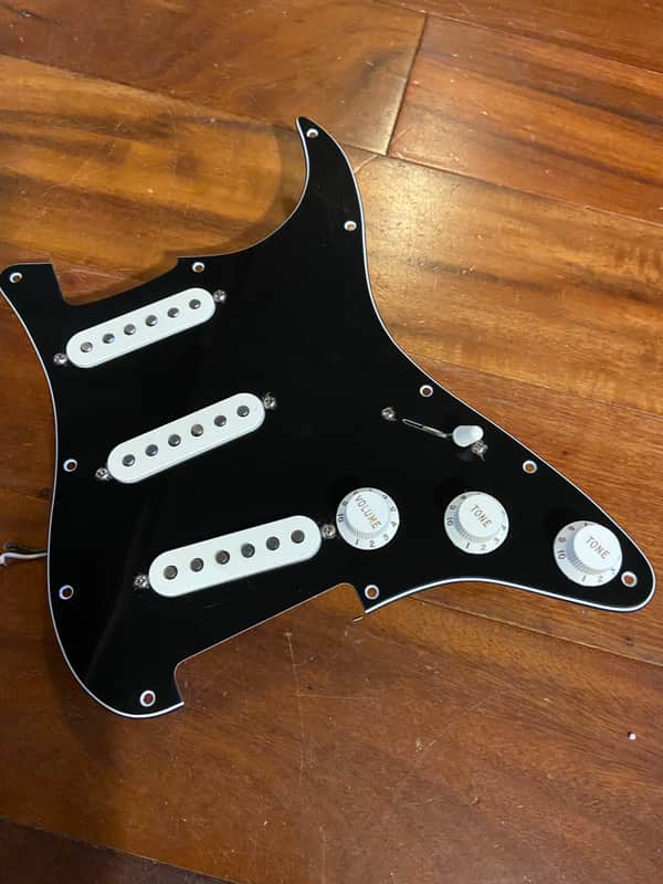 Fender Player Strat Stratocaster Hot 8K Alnico 5 Pickups Tuxedo Black Tuxedo Pickguard image 1