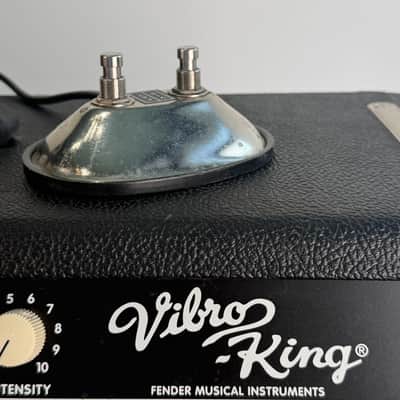 Fender Vibro-King Custom 60-Watt 3x10" Guitar Combo 2004 - 2012 - Black image 7