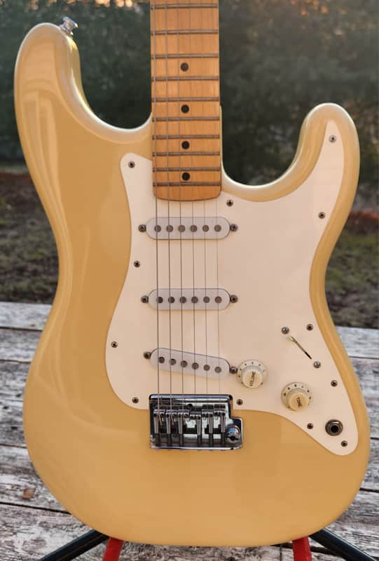 Fender Standard Stratocaster (2-Knob) 1983 - 1984 | Reverb Canada