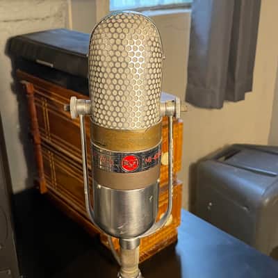 RCA 77-D Ribbon Microphone 1945 - 1955 - Silver / Red Badge image 2