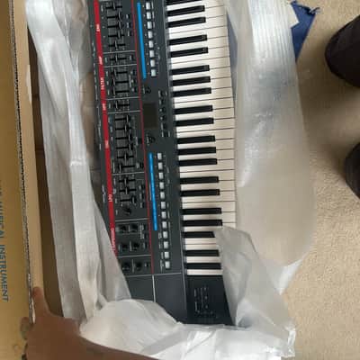 Roland Juno-X 61-Key Programmable Polyphonic Synthesizer 2022 - Present - Black