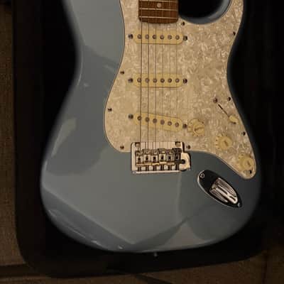 Fender Deluxe Roadhouse Stratocaster with Pau Ferro Fretboard 2018 - 2021 - Mystic Ice Blue image 2