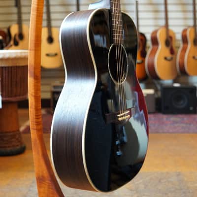 Eastman PCH2-OM-BK Thermo-Cured Orchestra Model Acoustic Guitar Black w/Padded Gig Bag image 2