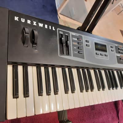 Kurzweil KME  61  Note Keyboard with new sustain pedal image 1