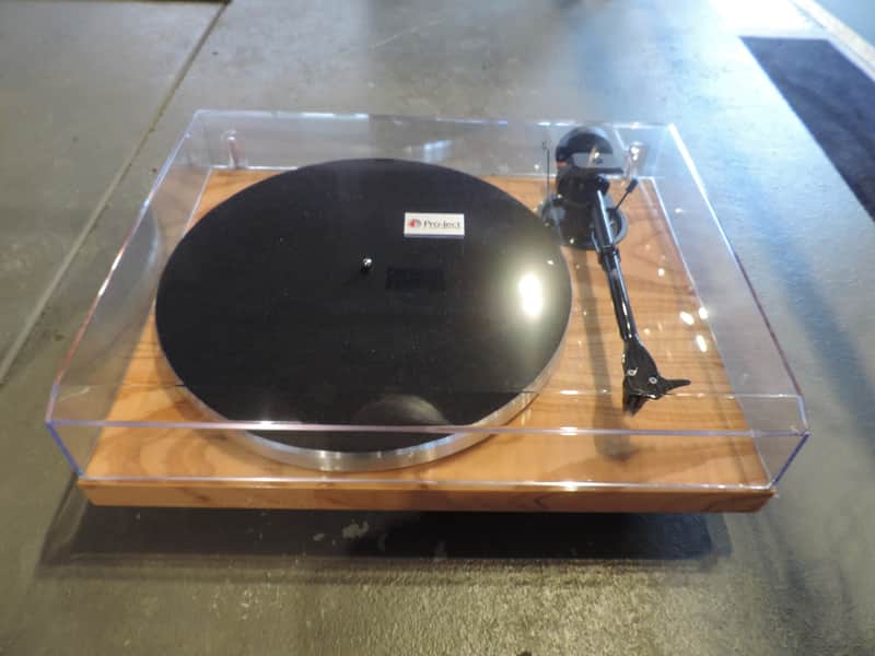 Project 1Xpression Carbon Classic Manual Turntable image 1