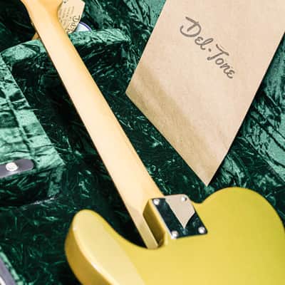 Del-Tone 60's T-style | Gold image 12