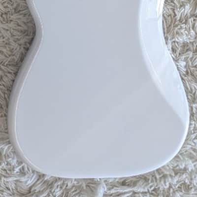 Mint Fender Player II Precision Bass guitar, Rosewood Fingerboard, Polar White - MIM image 2