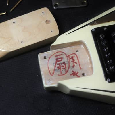 Jackson RR3 Randy Rhoads V Special (Limited Run), Made in Japan, 2006 - Ivory with Black Pinstripes image 12