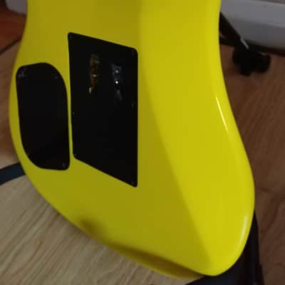 Kramer  1984 baretta reissue  2010 Banana Yellow with case image 4