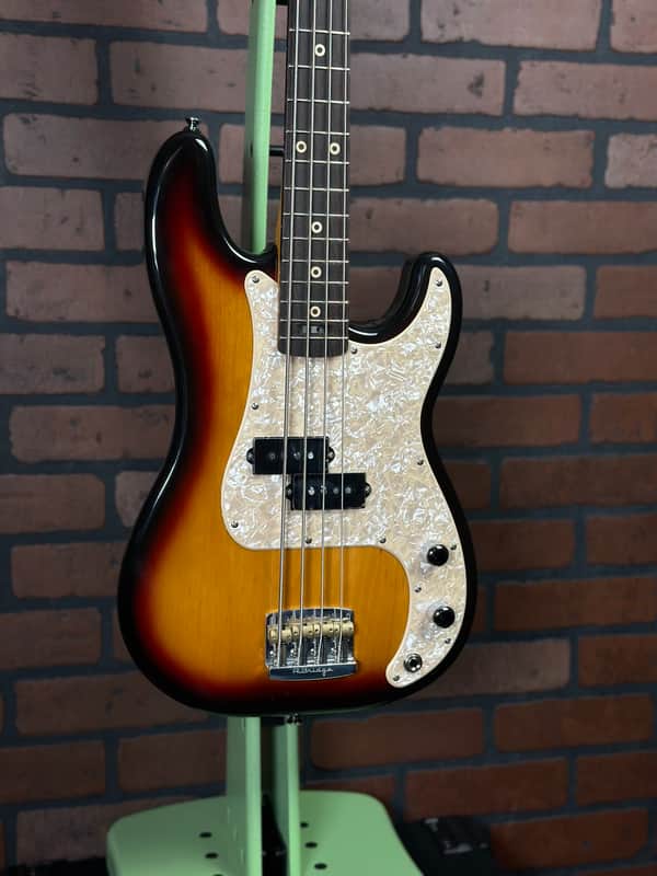 Woodcraft Electric Guitars P Bass 4 Mini Short Scale 4-String Electric Bass image 1