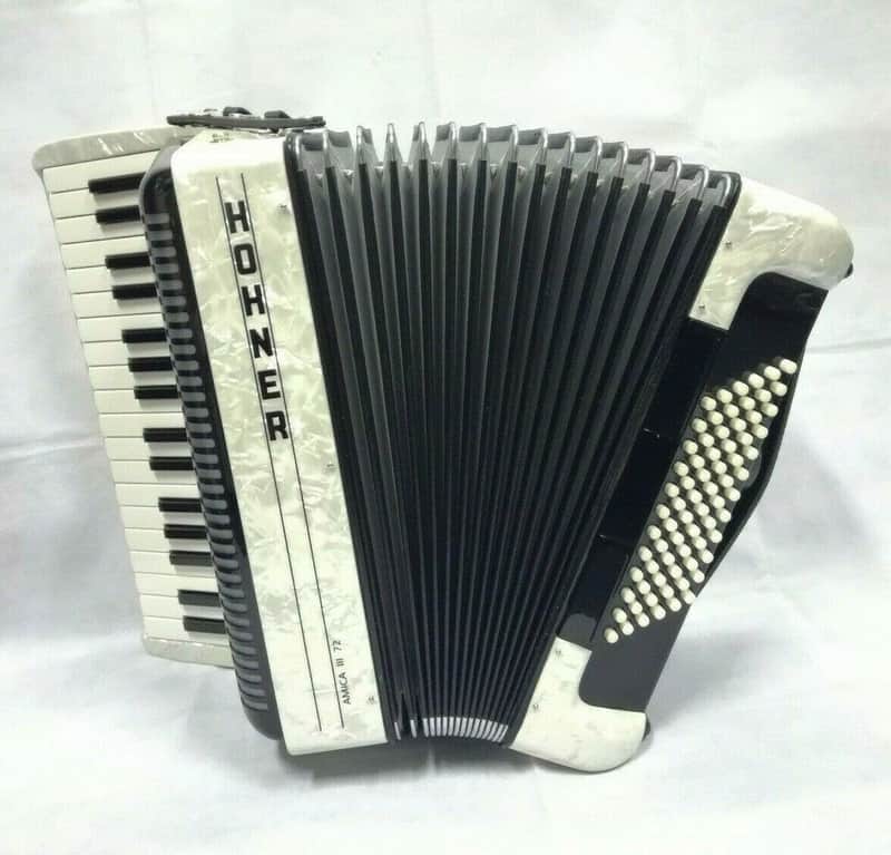 Hohner AKKORDEON Amica III 72 Design I, 34 Tasten, 72 Bässe + original KOFFER mit TROLLEY  weiß image 1