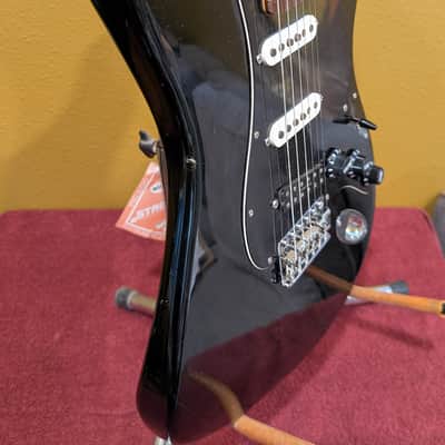 Fender Classic Series '70s Stratocaster with Rosewood Fretboard 2002 - Black w Seymour Duncan gig bag & locking strap image 7