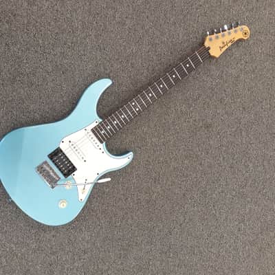 Yamaha Pacifica 512 w/ Hardshell Case image 3