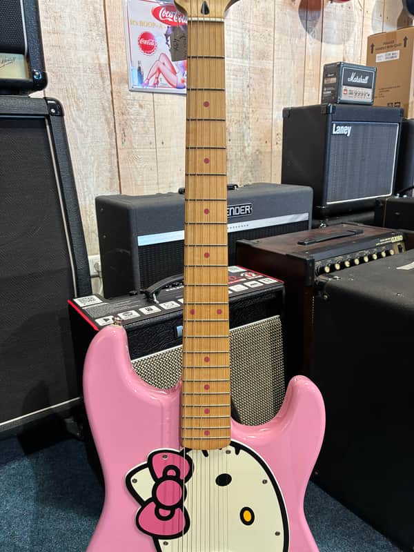 Squier Hello Kitty Stratocaster 2006 - 2009 - Pink image 1