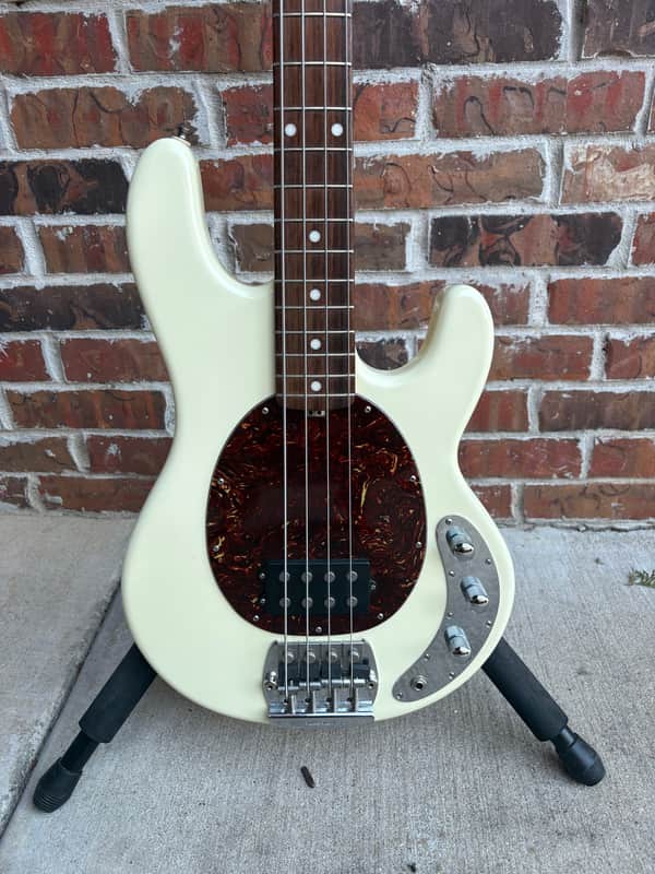 Ernie Ball Music Man Stingray Classic