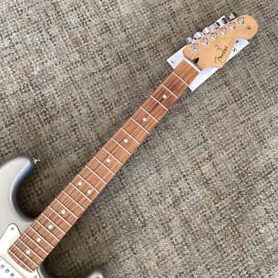 Fender Player Stratocaster with Pau Ferro Fretboard 2018 - Present - Silver image 4