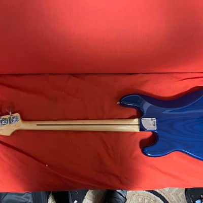 Fender Deluxe Active Precision Bass with Maple Fretboard 2020 - 2021 - Sapphire Blue Transparent image 6
