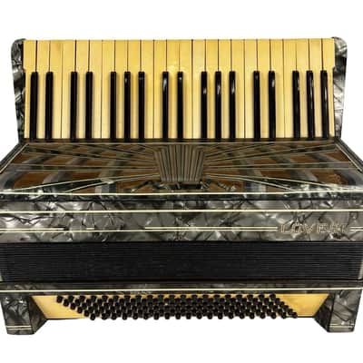 Vintage Loveri Piano Accordion with Hard Shell Carrying Case - In Good Condition image 2