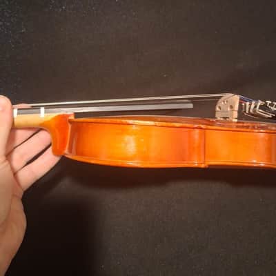 Suzuki 3/4 Violin w/case, bow, and rosin image 17