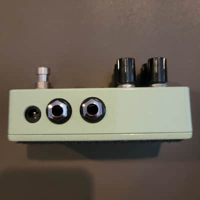 Malekko Sneak Attack Analog VCA Guitar Effects Pedal 2010s - Pale Green/Yellow Graphic image 3