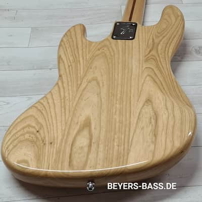 Fender American Vintage '74 Jazz Bass with Maple Fretboard 2013 - 2014 Natural image 8
