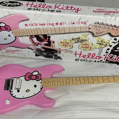 Fender Squier Hello Kitty Stratocaster w/matching gig bag, strap, original box Pink 2005 Rare Like image 3