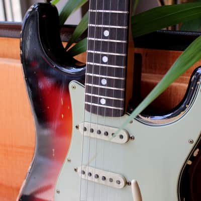 FENDER "Michael Landau Signature 1968 Stratocaster, Round-Laminated Rosewood, Bleached 3-Color Sunburst" HARDCASE, PAPERS, 3, 58 KG image 3