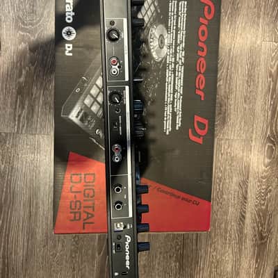 Pioneer DDJ-SR2 Portable 2-channel Controller for Serato DJ 2010s - Black image 2