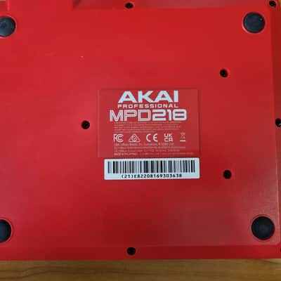 Akai MPD218 2015 - Present - Black image 2