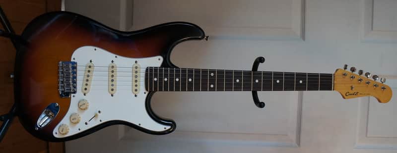 Cool Z Fujigen ZST-M10R Strat 3 Tone SB 24.75" Scale V. Good image 1