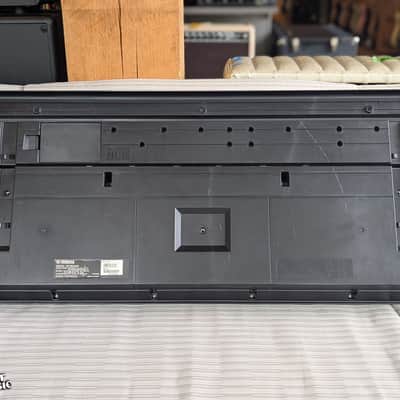 Yamaha PSR-E433 Keyboard w/PSU - Used image 4