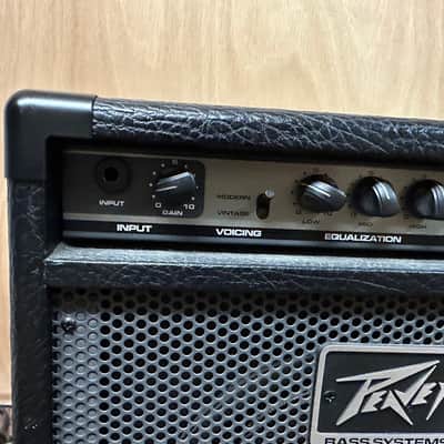 Used Peavey MAX 110 20 Watts Bass Amplifier Local Pickup Only image 2