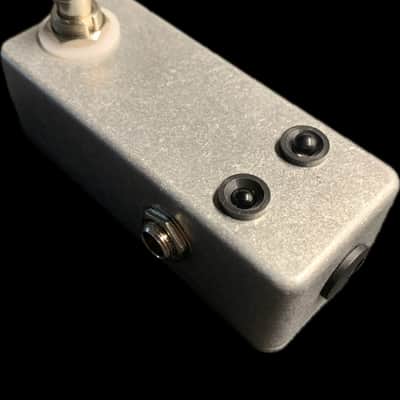 Loop-Master Pedals Mini A/B Box Pedal – True Bypass Signal Splitter for Amps & Effects, USA Made, In Stock image 3