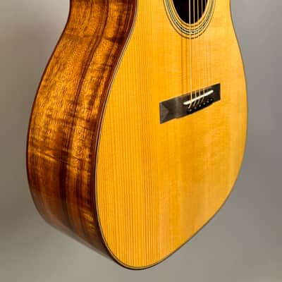 Martin Custom Shop 14-Fret 00 'Deep Body' Adirondack & Koa image 6