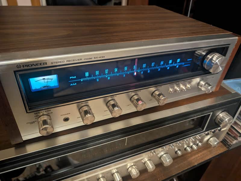 Pioneer SX-434 15-Watt Stereo Solid-State Receiver 1974 - 1976 - Silver image 1