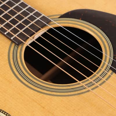 Martin 00-28 Acoustic Guitar Natural image 9
