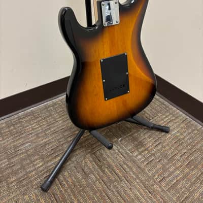Squier Affinity Strat HSS Sunburst w/ Bag image 8
