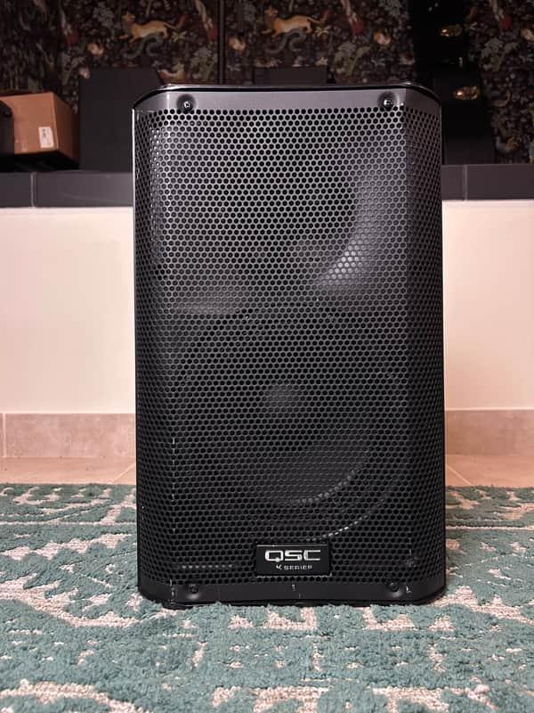 QSC K8 2012 - Black w/ Cover image 1