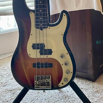 Fender American Ultra Precision Bass with Rosewood Fretboard 2019 - Present - Ultraburst image 2