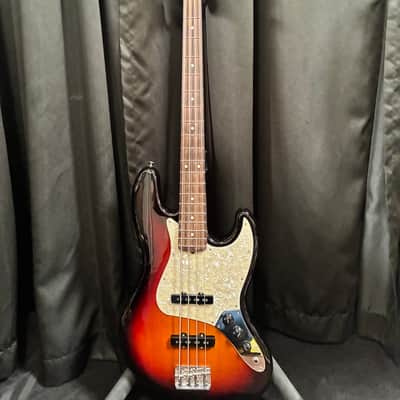 Fender American Professional Jazz Bass with Rosewood Fretboard 2017 - 2019 - 3-Color Sunburst image 8