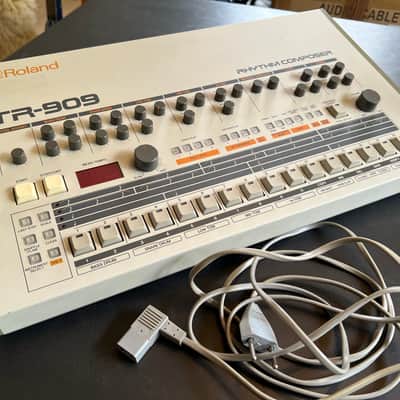 Roland TR-909 image 21