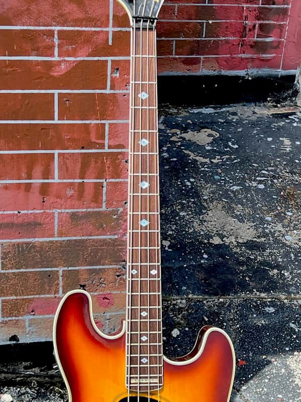 Kramer KFB-1 Ferrington Bass 1988 - this is a really clean Tobacco