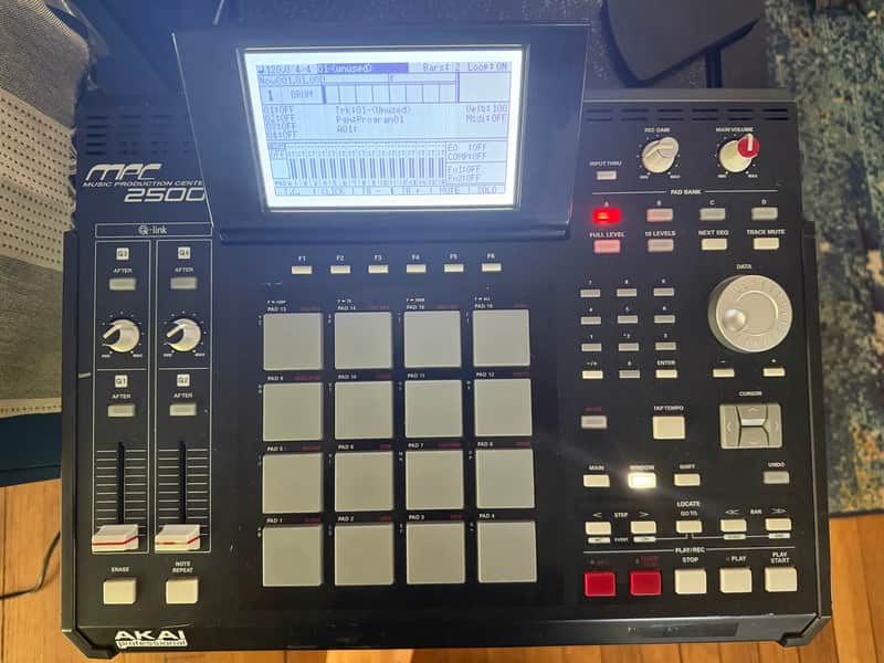 Akai MPC2500 with XL Screen image 1