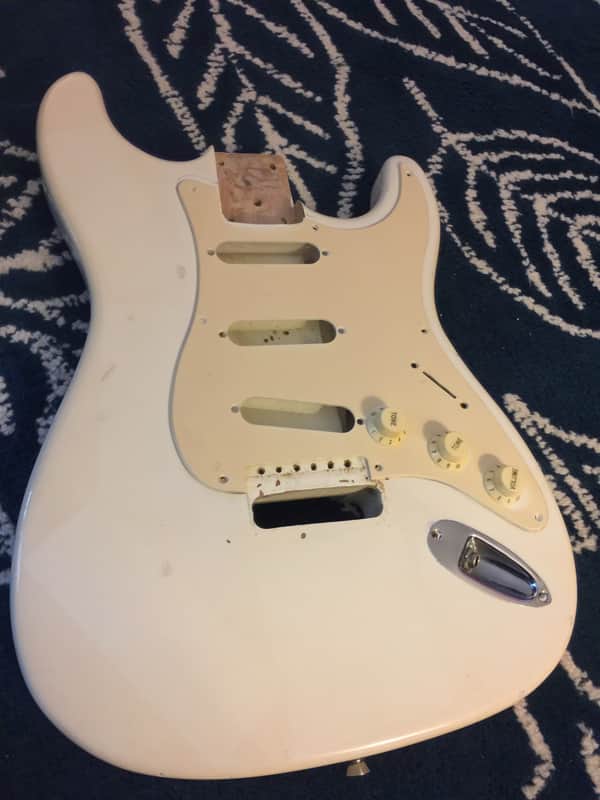 Squier Stratocaster Body Naturaly Aged / Reliced 1996 Olympic White w/Parts image 1