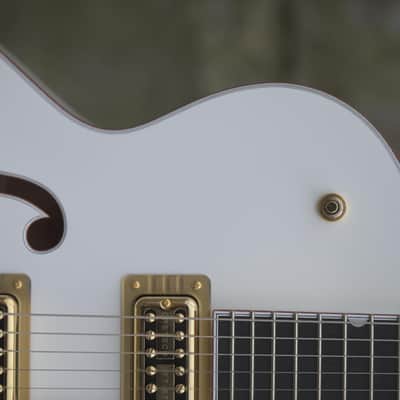 Gretsch G6136TG Players Edition Falcon™ Hollow Body with String-Thru Bigsby® and Gold Hardware - White image 9