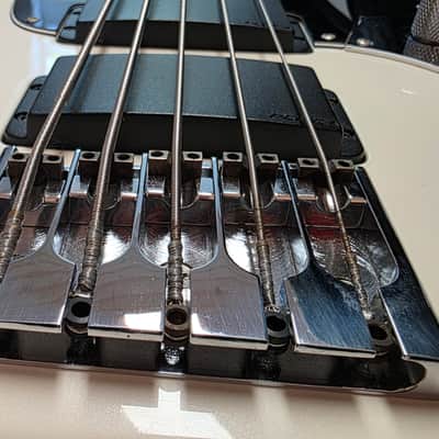 Peavey Forum 5 Bass USA CASE QUEEN Time Capsule - Pearl White 18V Active Humbuckers 34" scale American HH Jazz Rock Bass with Stingray Pickup config image 3